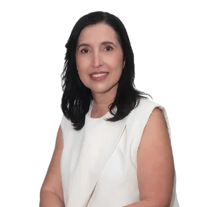Mayra Cancel, Gerente Comercial