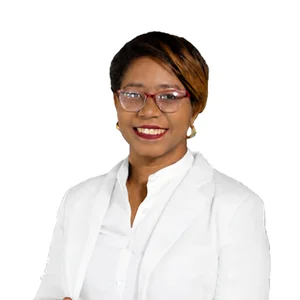Virginia Moreno, Asistente Administrativa